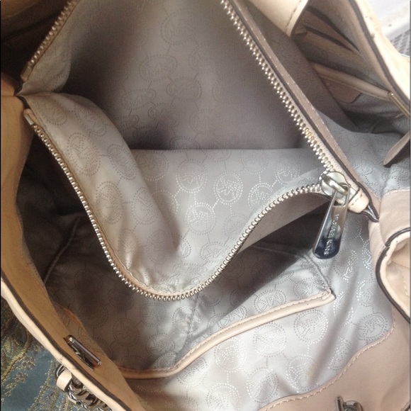 ❤SOLD❤SOLD❤MICHAEL KORS QUILTED SHOULDER BAG - Picture 7 of 8